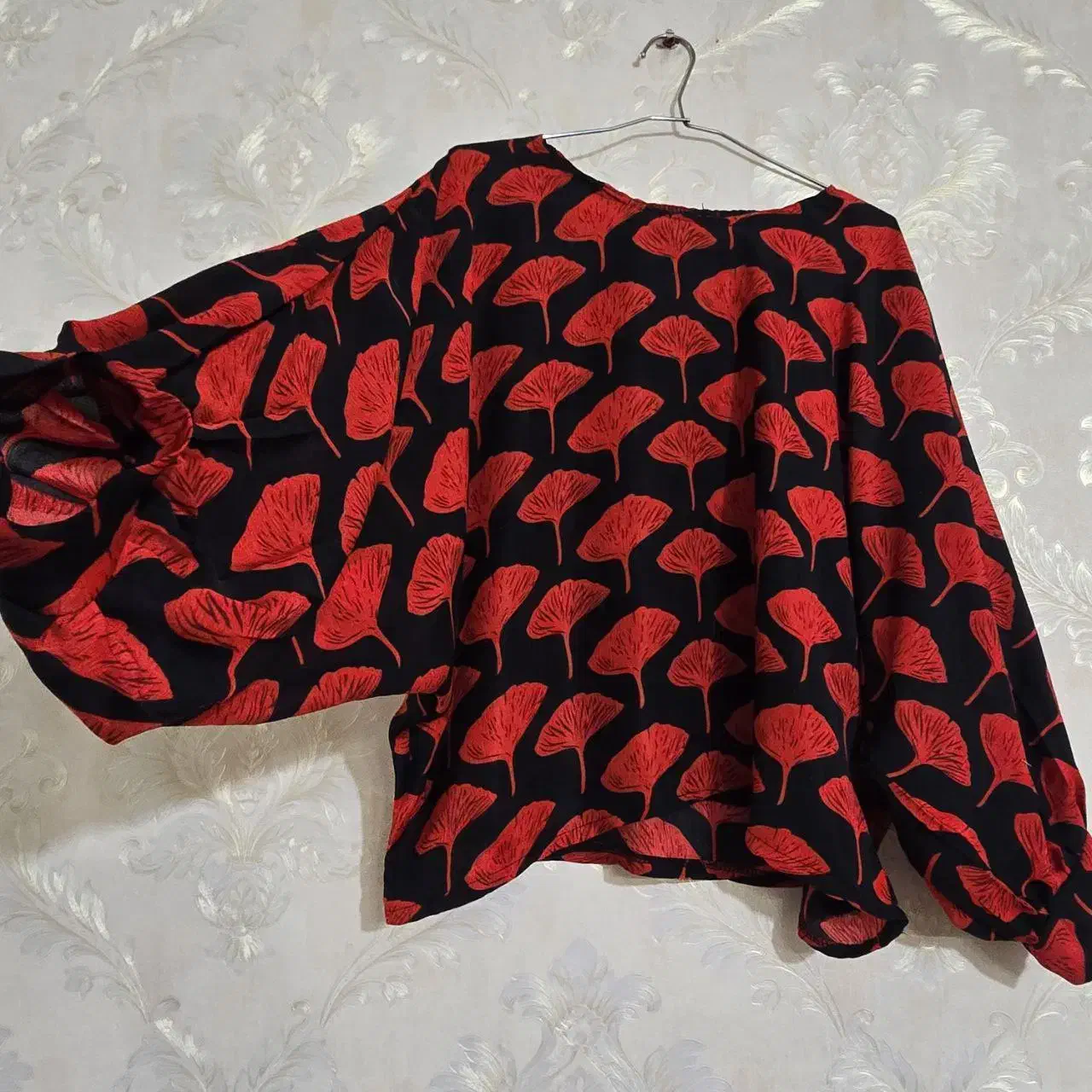 شومیز|لباس|فلاورجان, |دیوار