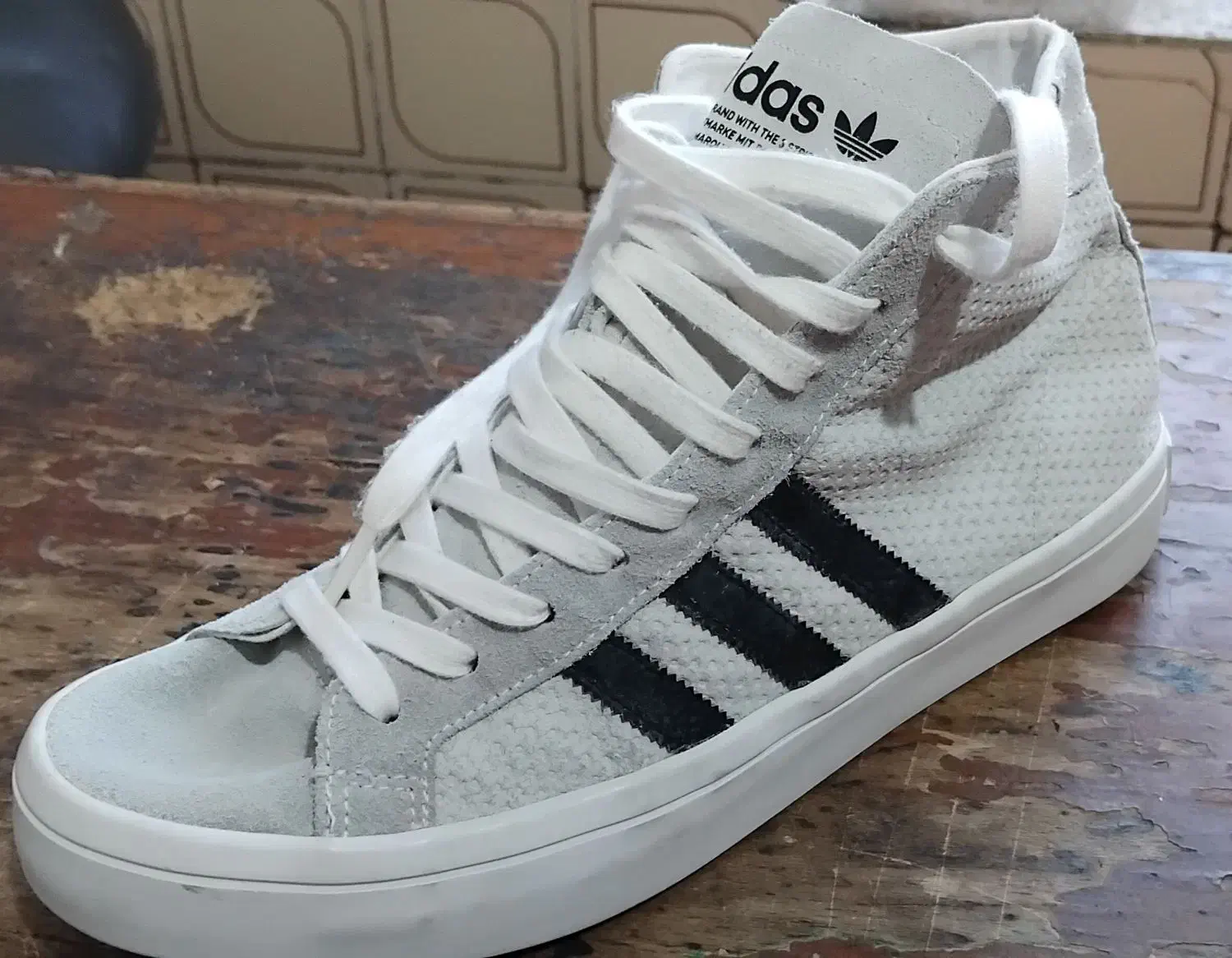 کفش اسنیکر ساقدار آدیداس اصل سایز ۴۲|کیف، کفش، کمربند|اسلامآباد غرب, |دیوار