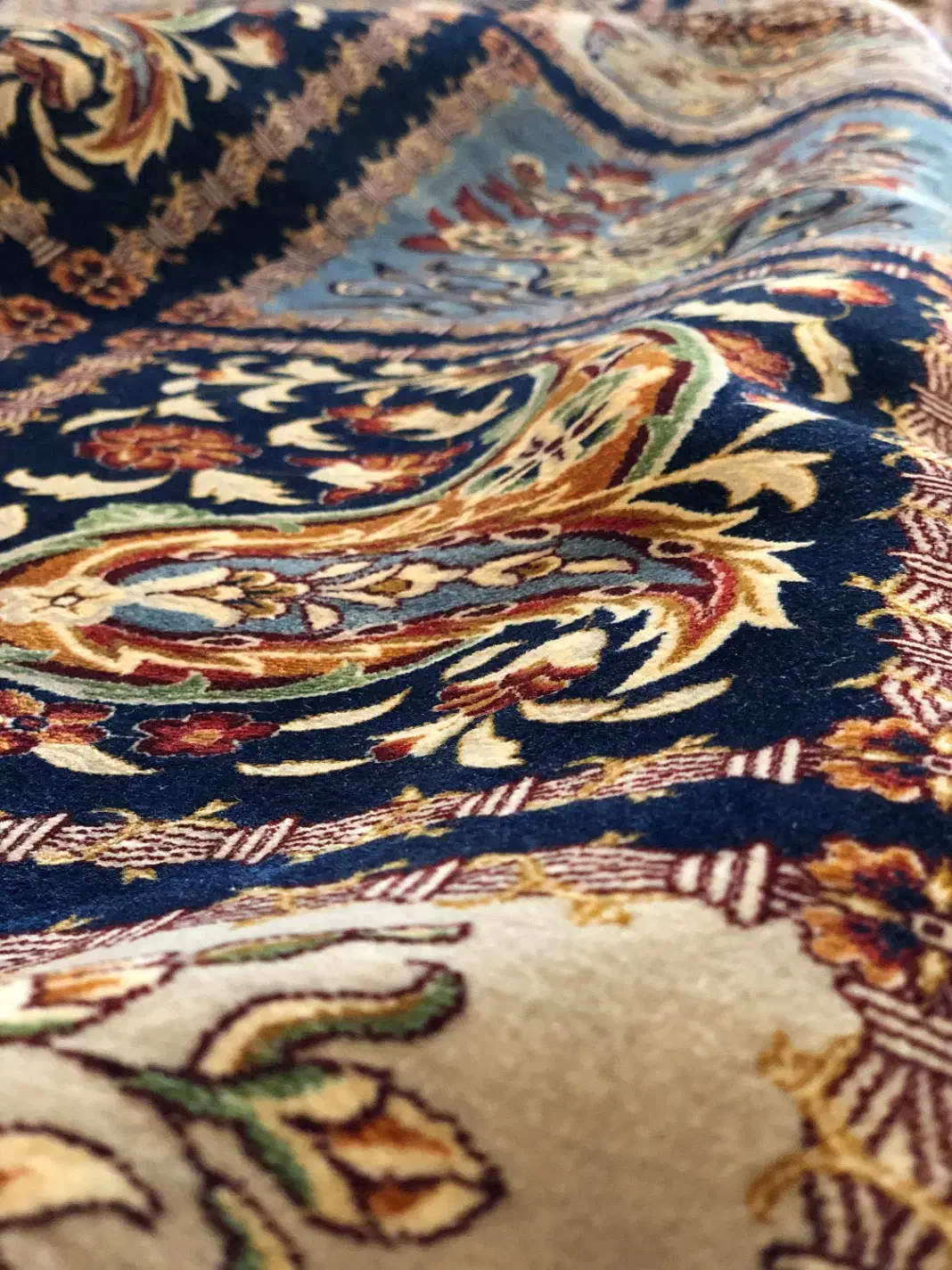 فرش ابریشم ماشینی|فرش|قم, انسجام|دیوار