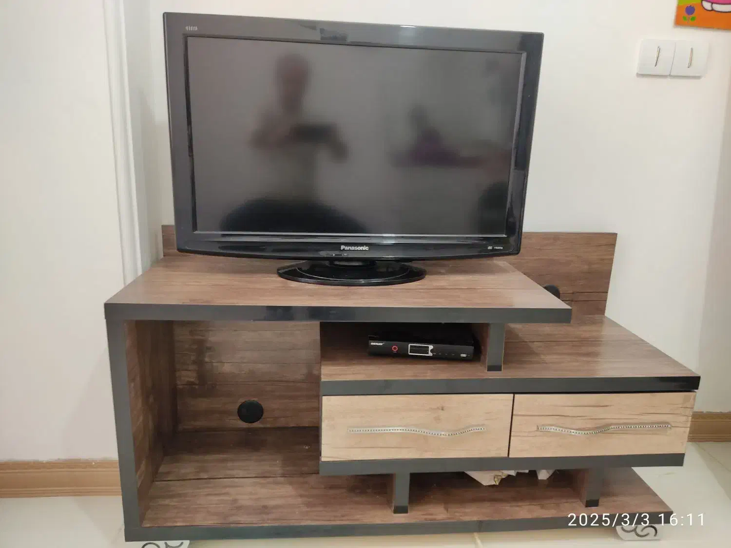 تلویزیون ال سی دی پاناسونیک 32با میز|تلویزیون و پروژکتور|همدان, |دیوار