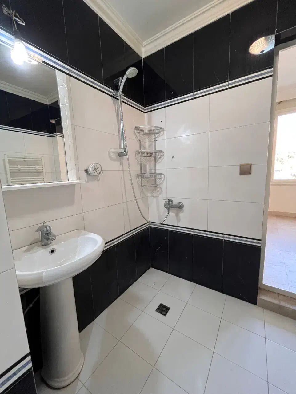 آپارتمان۱۳۵متر*۳خواب* ۲مستر*۲۴متری*فول مشاعات