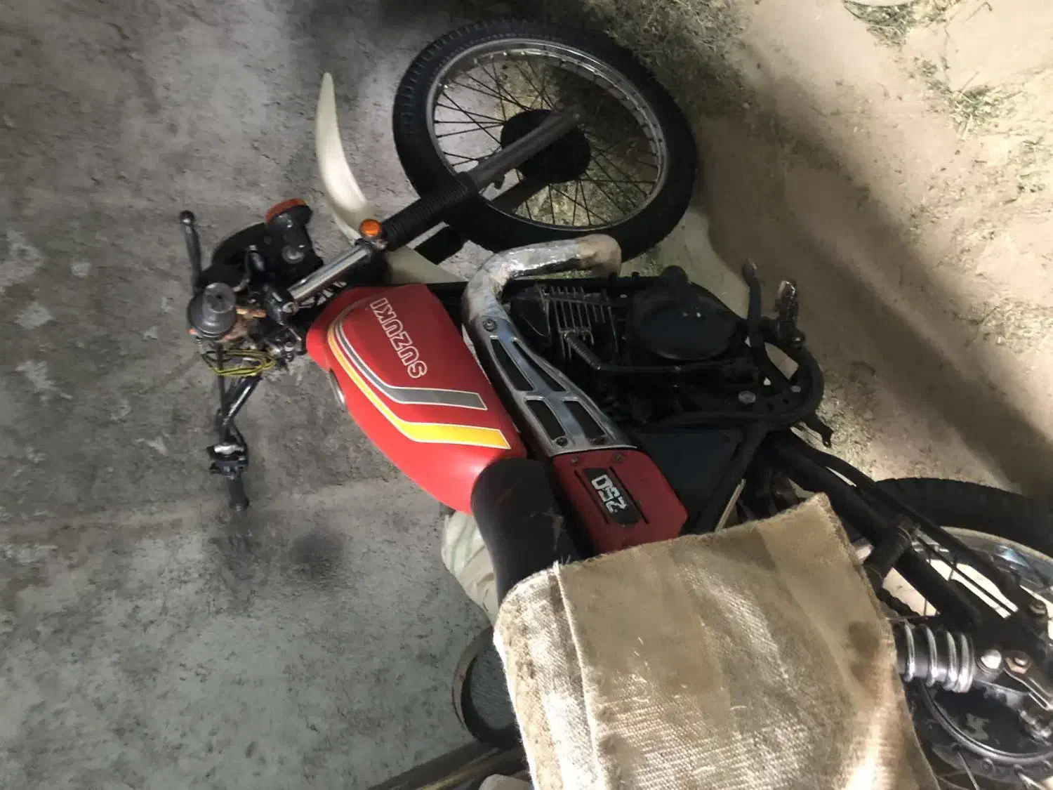 250سوزوکی|موتورسیکلت|بافق, |دیوار