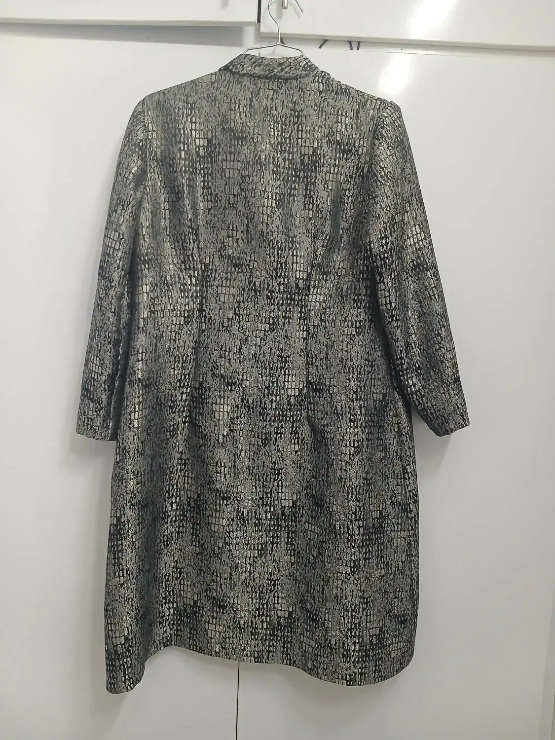 مانتو|لباس|مشهد, کارگران|دیوار