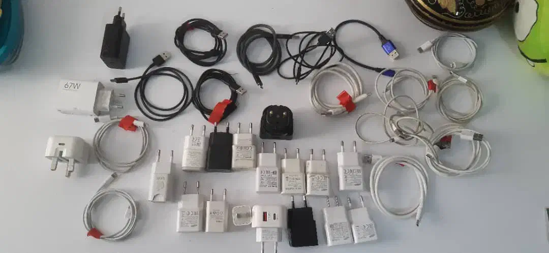 تعدادی شارژر وموبایل تعمیری|لوازم جانبی موبایل و تبلت|تهران, آبشار|دیوار