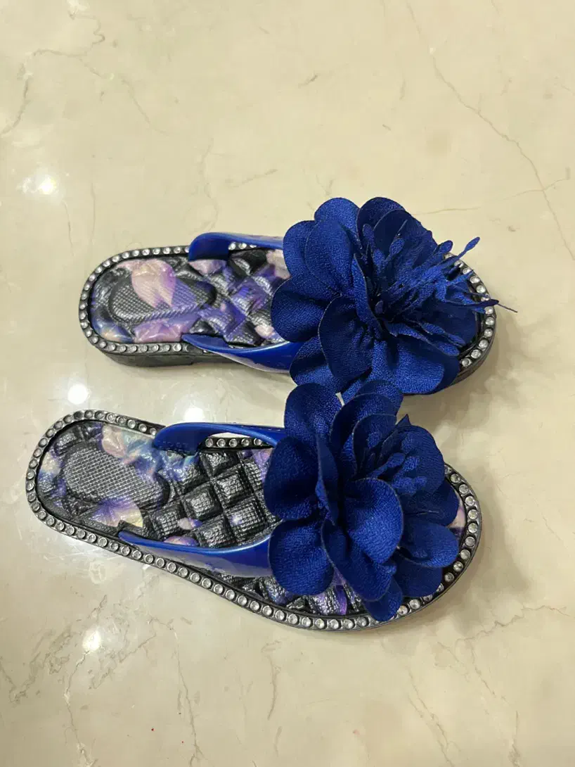 دمپایی بچگانه|کفش و لباس بچه|رشت, استقامت ۱|دیوار