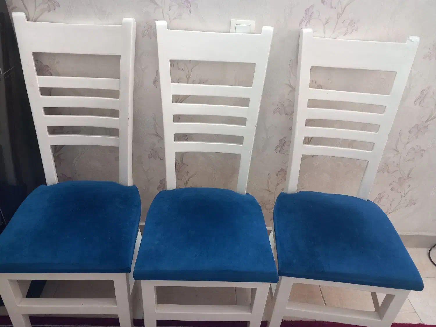 چهار عدد صندلی|میز و صندلی غذاخوری|مشکین‌دشت, |دیوار