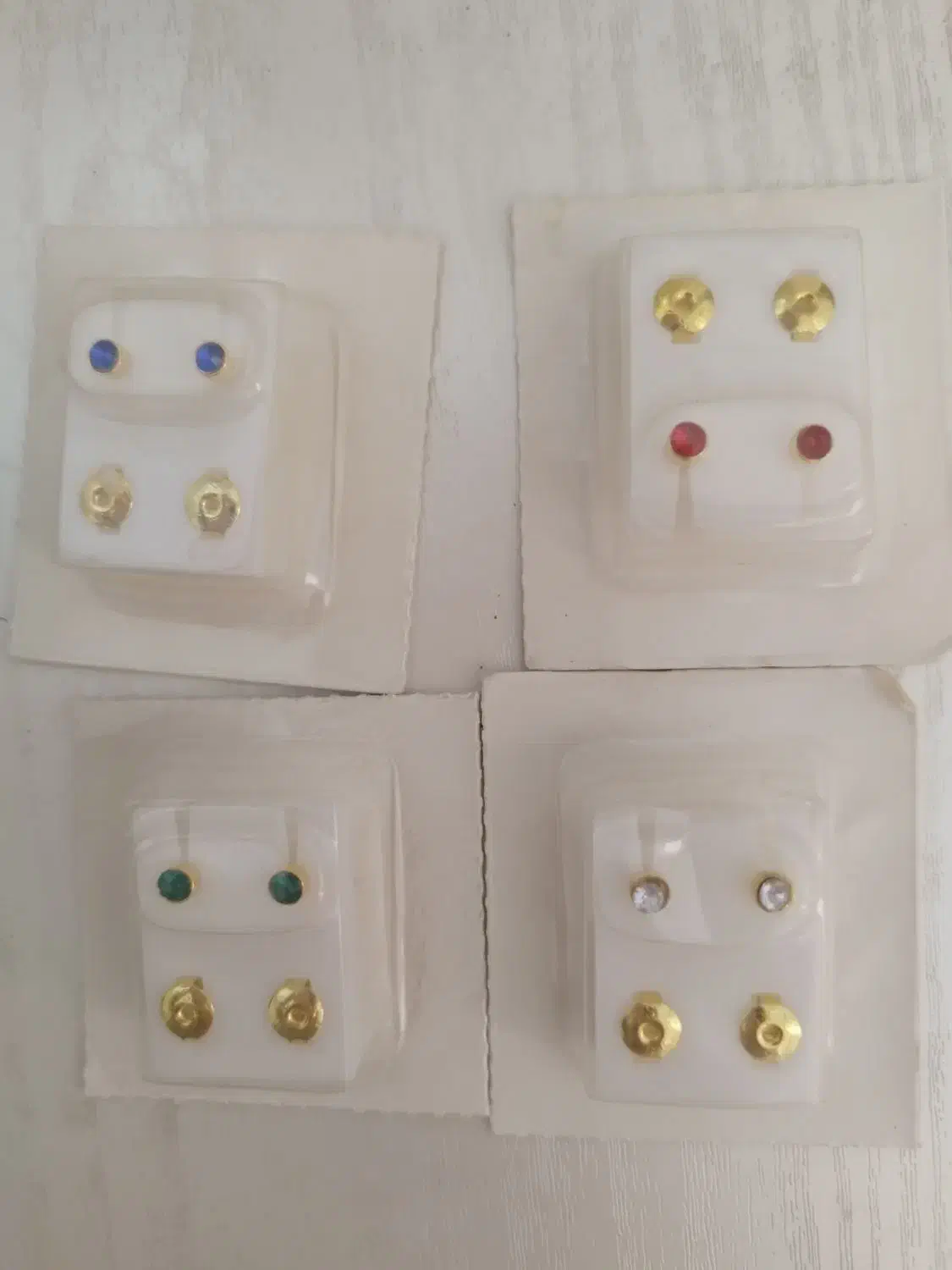 گوشواره میخی|بدلیجات|هشتگرد, شهرک آپادانا|دیوار