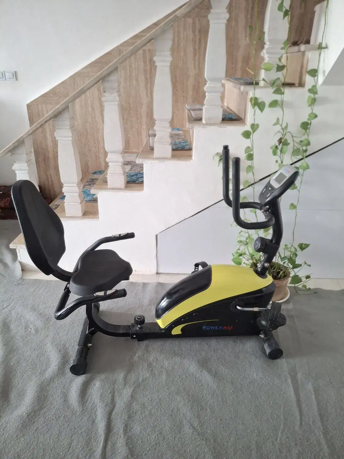 دوچرخه ثابت ورزشی مبله سالم تمیز|تجهیزات ورزشی|تهران, تهرانسر مرکزی|دیوار