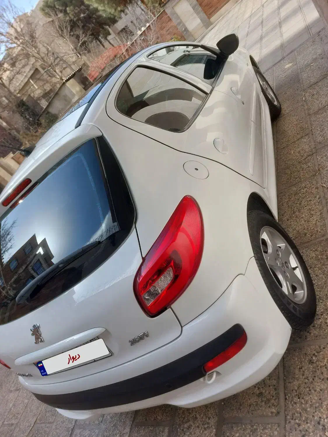 ۲۰۷ سقف شیشه ای ۱۴۰۲|خودرو سواری و وانت|کرج, کرج نو|دیوار