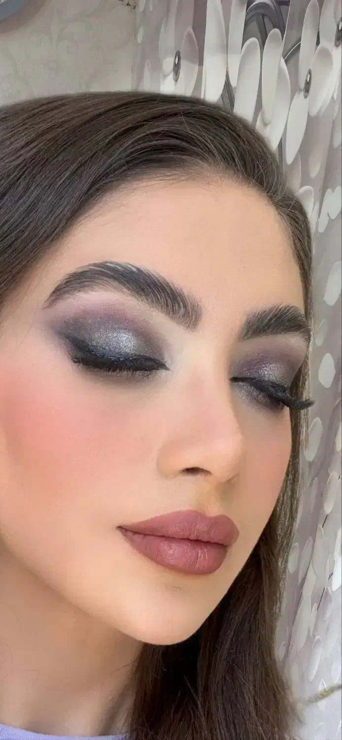 گریم ،میکاپ و شینیون تخصصی|خدمات آرایشگری و زیبایی|بروجن, |دیوار