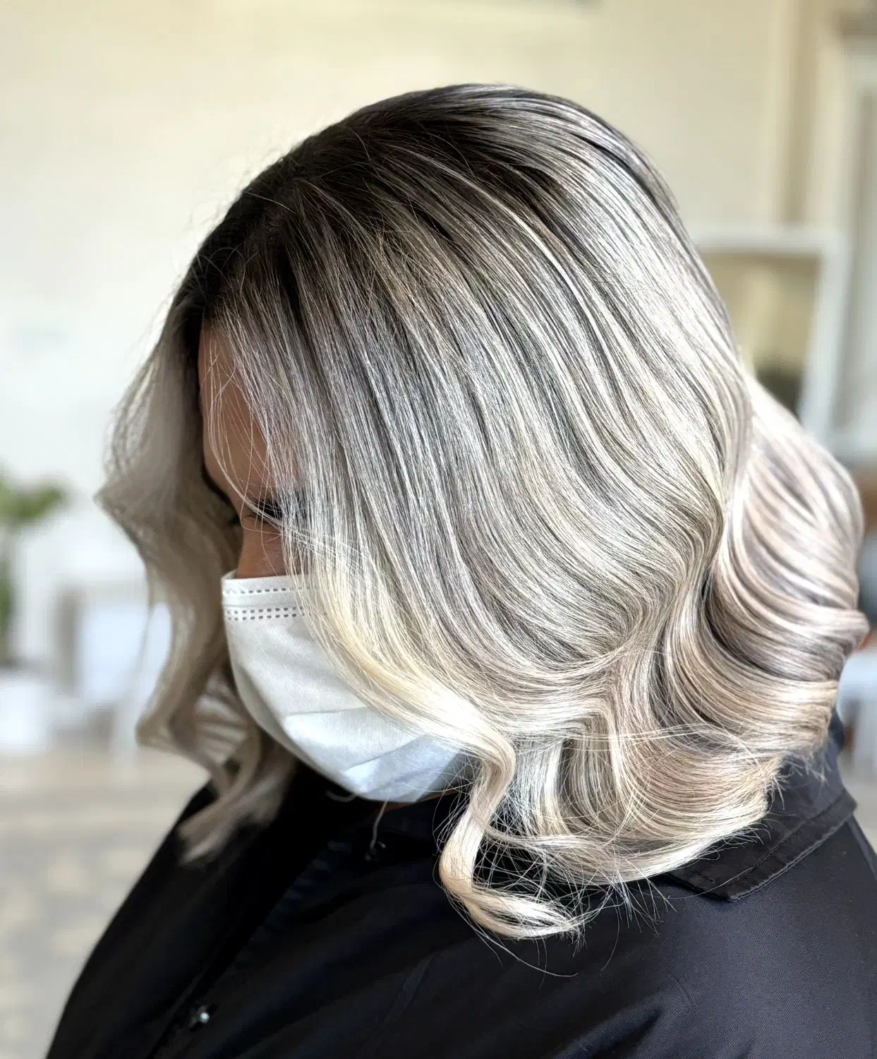 رنگ و لایت|خدمات آرایشگری و زیبایی|بروجن, |دیوار