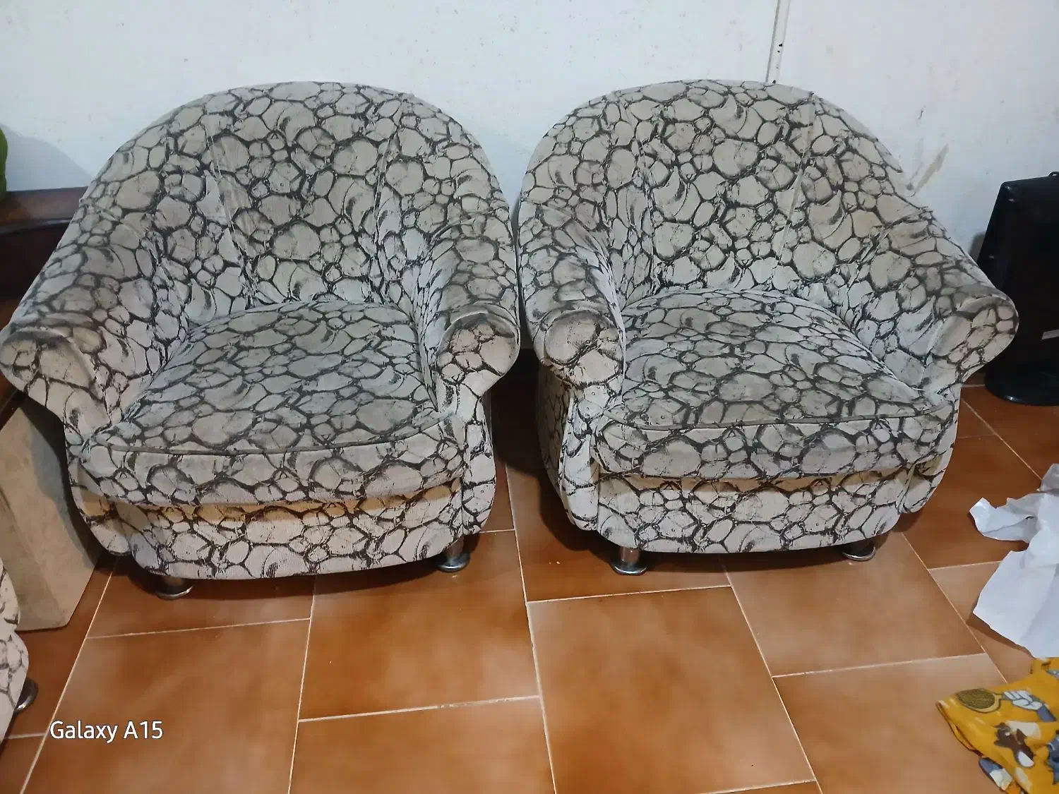 مبل ۷ نفره استیل|مبلمان خانگی و میز عسلی|رشت, باهنر|دیوار