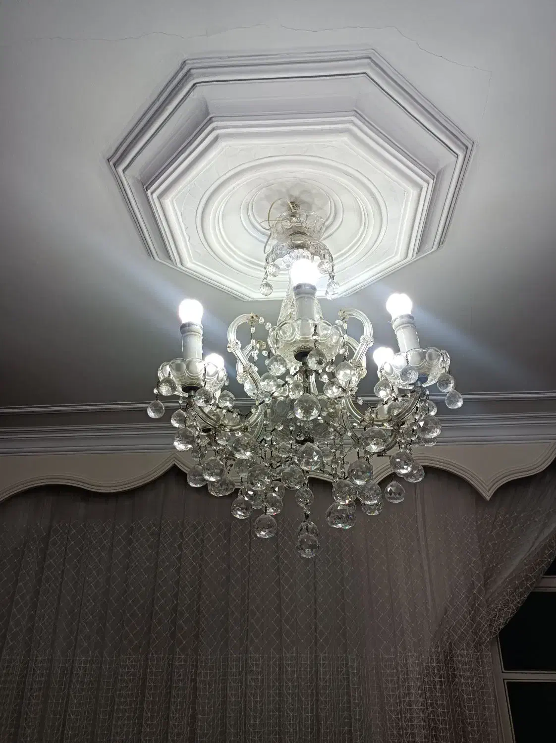 لوستر|لوستر و چراغ آویز|ری, اقدسیه|دیوار