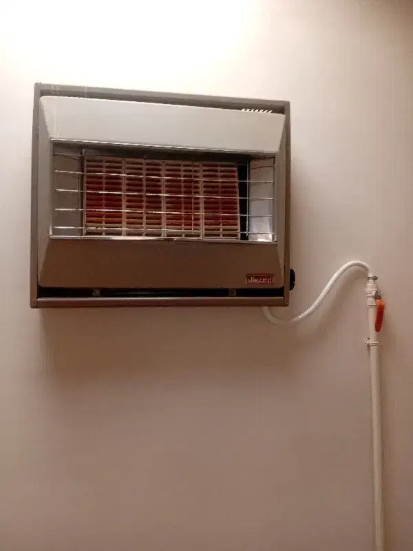 تعمیرات انواع آبگرمکن وبخاری.نصب شیرآلات .جوشکاری|خدمات پیشه و مهارت|کاشان, کارگر|دیوار