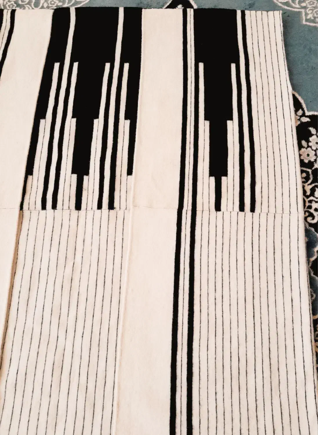 چوقا کیارسی بافت|لباس|مسجد سلیمان, |دیوار