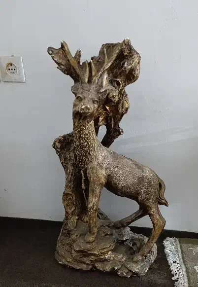 مجسمه سالنی و پایه ی گچی بزرگ|مجسمه، تندیس، ماکت|چناران, |دیوار