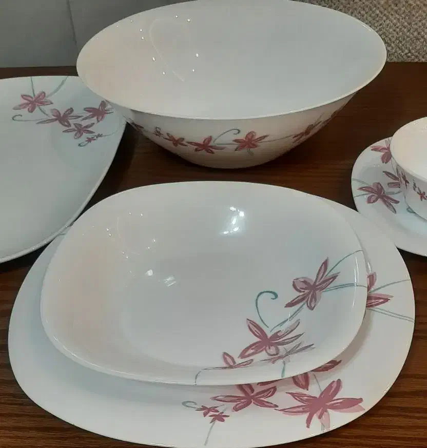 سرویس لومینارک ۲۴ نفره|ظروف سرو و پذیرایی|یزد, |دیوار