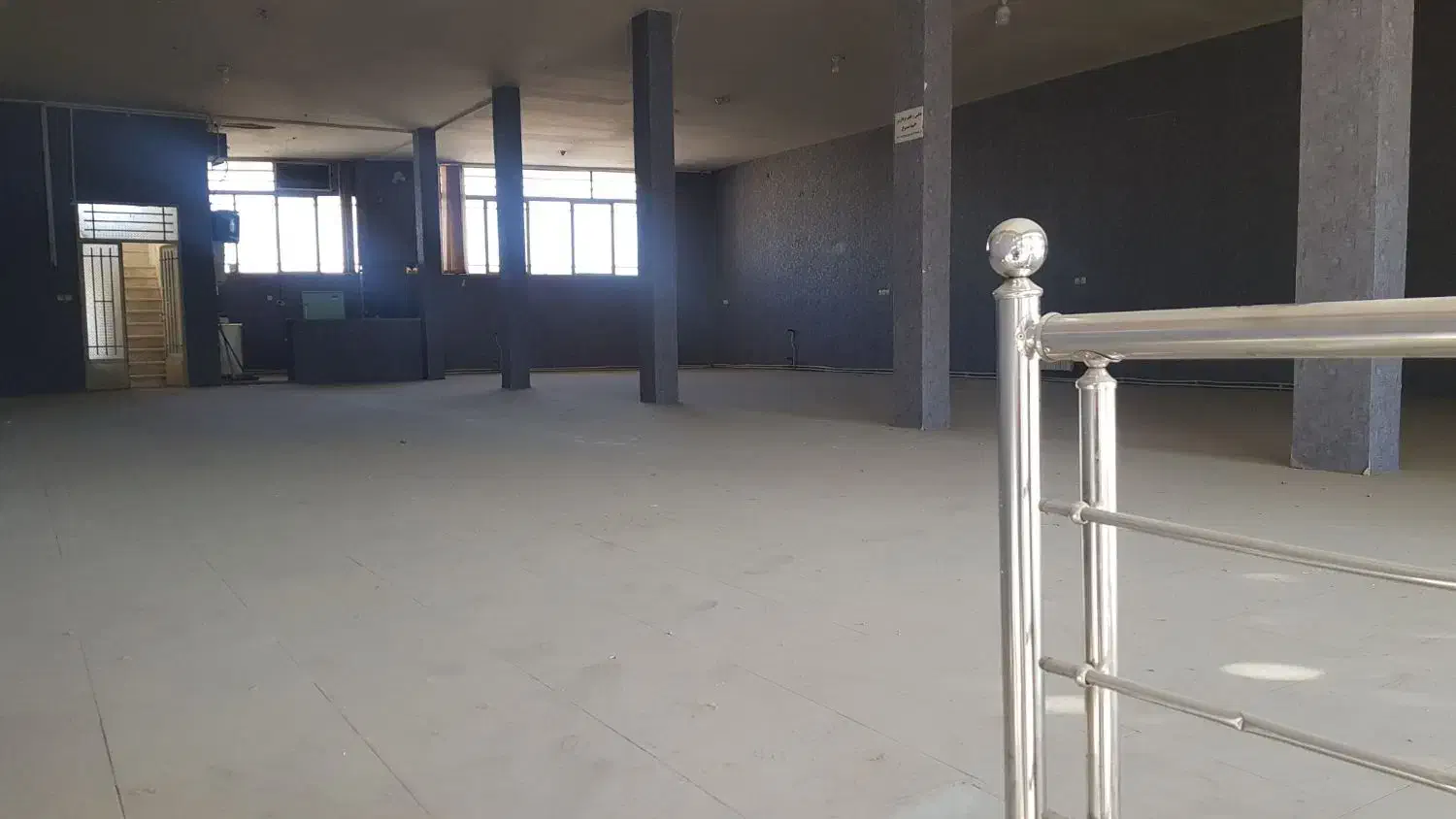 تجاری بر خیابان امیر کبیر|فروش مغازه و غرفه|خمینیشهر, |دیوار