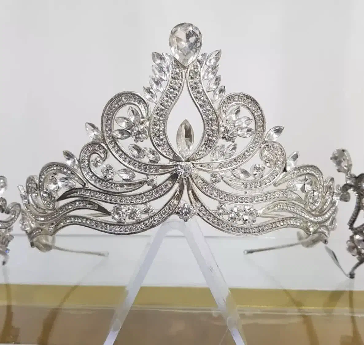 رگال و ماکن وتاج|لباس|اردکان, |دیوار