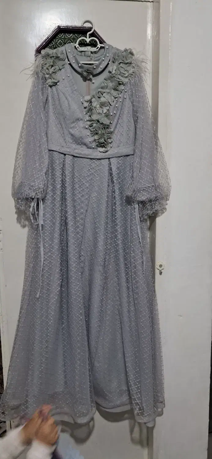 لباس مجلسی|لباس|اقبالیه, |دیوار