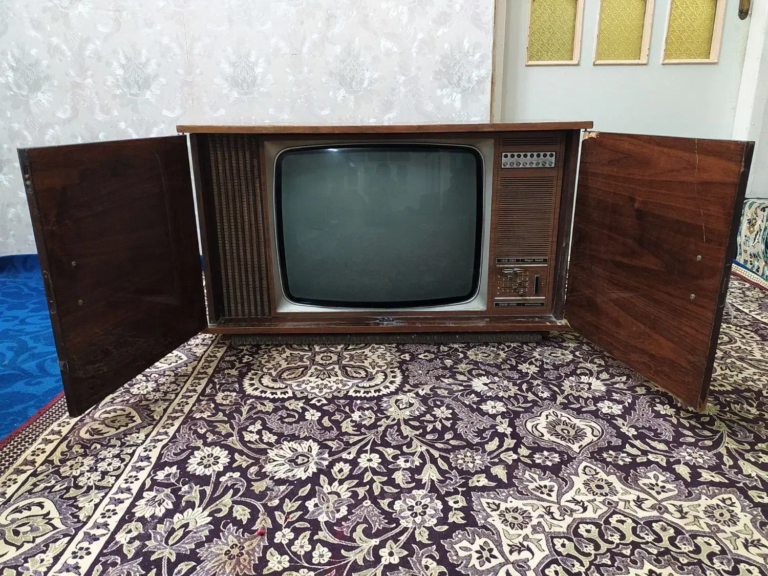 تلویزیون شامل لورنس|تلویزیون و پروژکتور|قم, آذر (نکویی)|دیوار