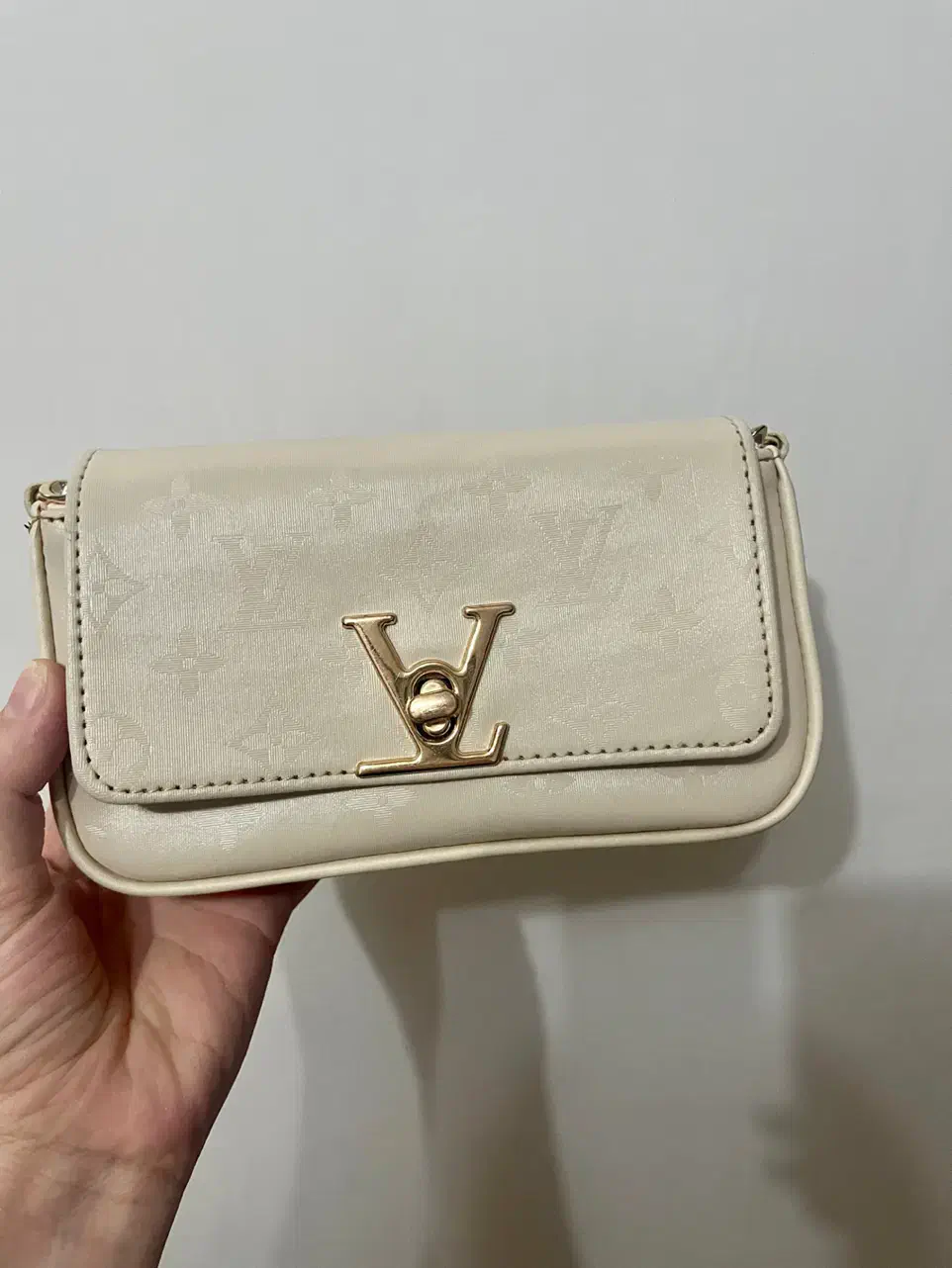 کیف رو دوشی|کیف، کفش، کمربند|بندر انزلی, کارآموزی|دیوار