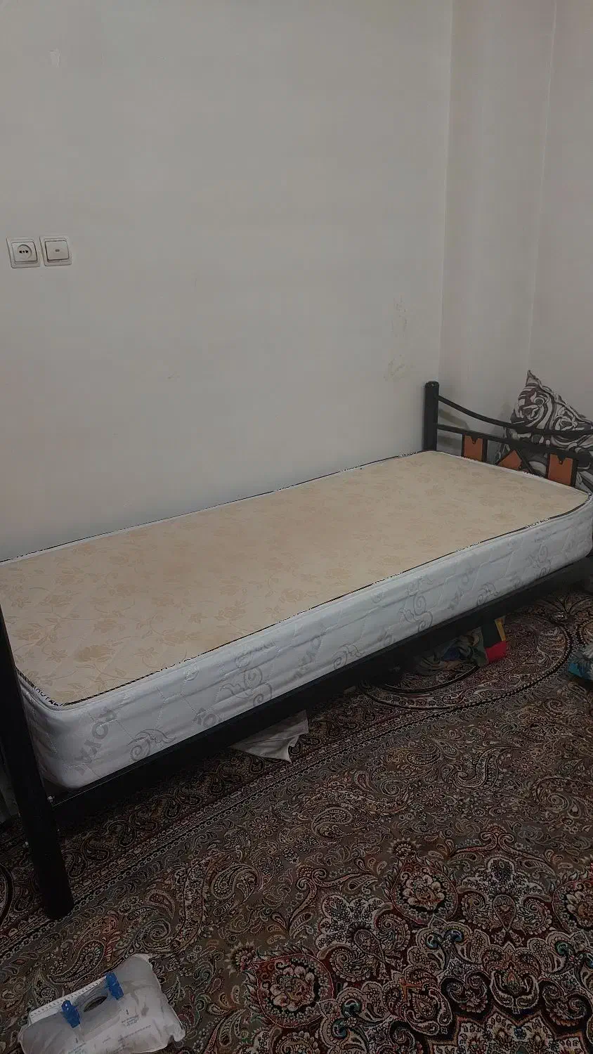 تشک پارسال خریدم نوعه|تخت و سرویس خواب|خمینی‌شهر, |دیوار