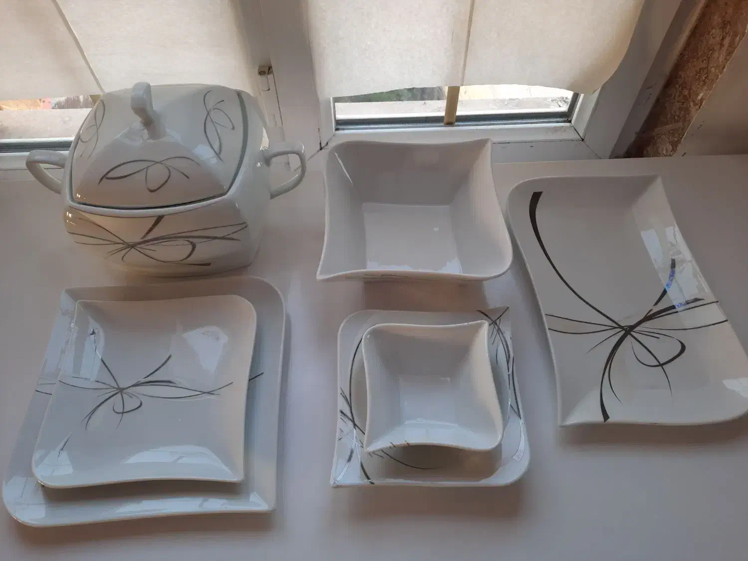 سرویس چینی ۱۲نفره|ظروف سرو و پذیرایی|رشت, باهنر|دیوار