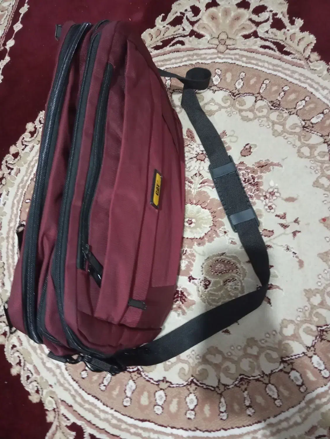 یک عدد کیف|کیف، کفش، کمربند|رشت, منظریه|دیوار