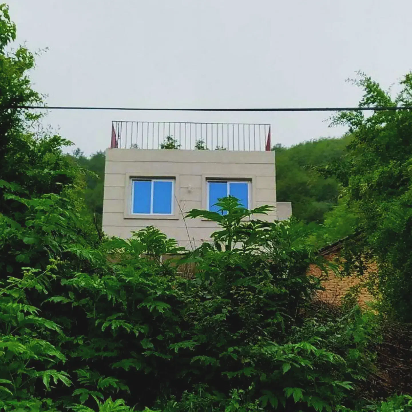 ویلا‌‌گل‌بنفشه‌در‌طبیعت‌روی‌بلندی|اجارهٔ کوتاه‌مدت ویلا و باغ|رامیان, |دیوار