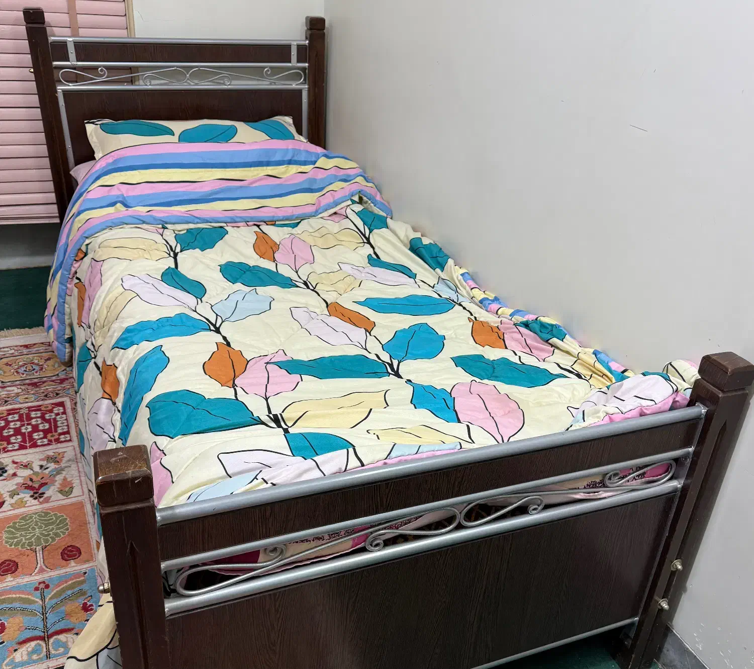 تخت تک نفره،میز آرایشی|تخت و سرویس خواب|شیراز, زند|دیوار