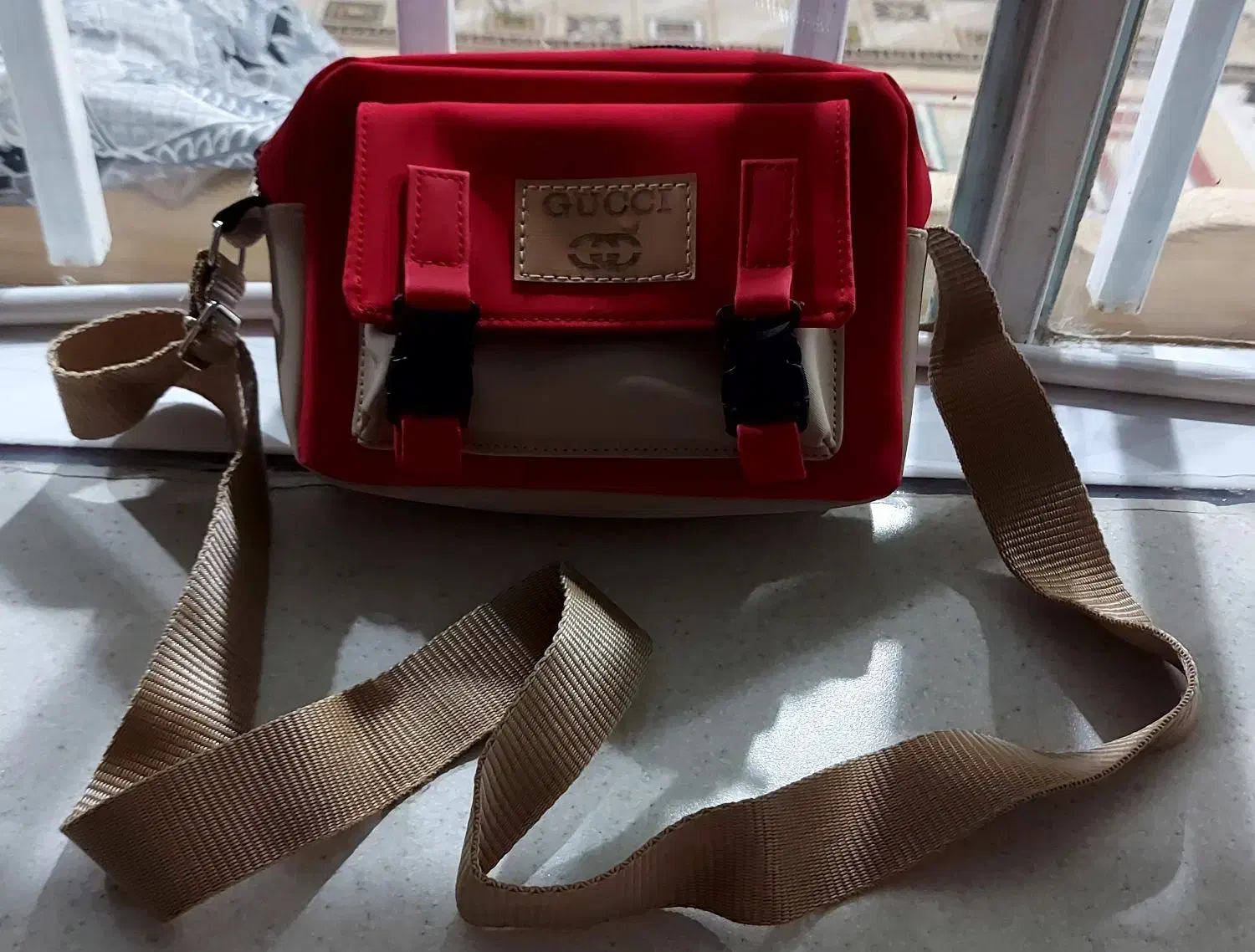 کیف رودوشی|کیف، کفش، کمربند|نیشابور, گمنام غربی|دیوار