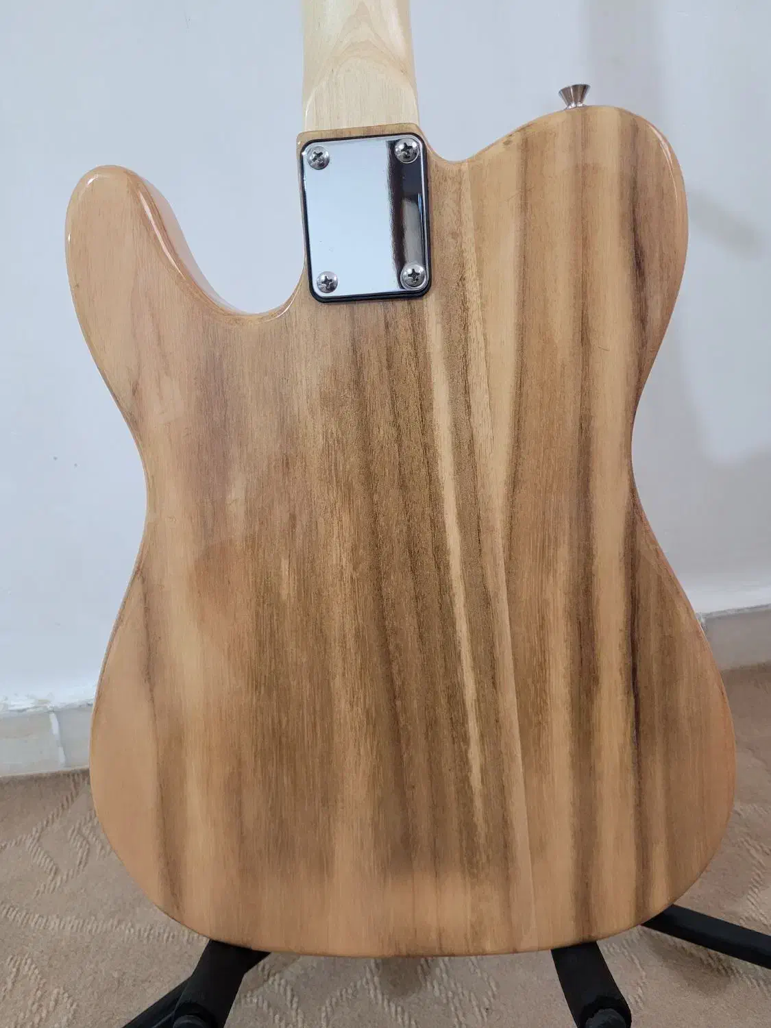 ۲عدد گیتار الکتریک تلکستر(آکبند)|گیتار، بیس، امپلیفایر|تبریز, |دیوار