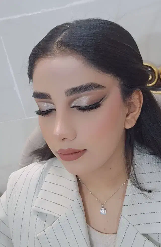 میکاپ و شینیون با هم فقط 690|خدمات آرایشگری و زیبایی|قم, زنبیل آباد|دیوار