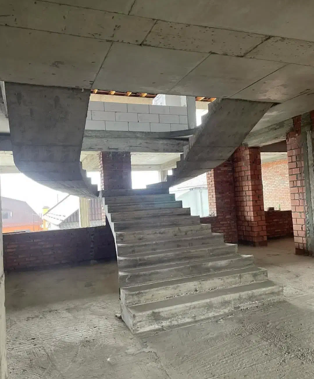 پله گرد بتنی،استخر جکوزی،تاسیسات|خدمات پیشه و مهارت|لنگرود, |دیوار