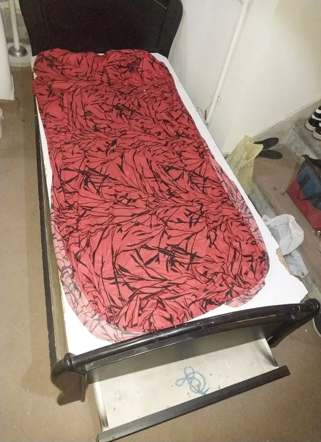 ۱ نفره|تخت و سرویس خواب|کرج, حصارک بالا|دیوار