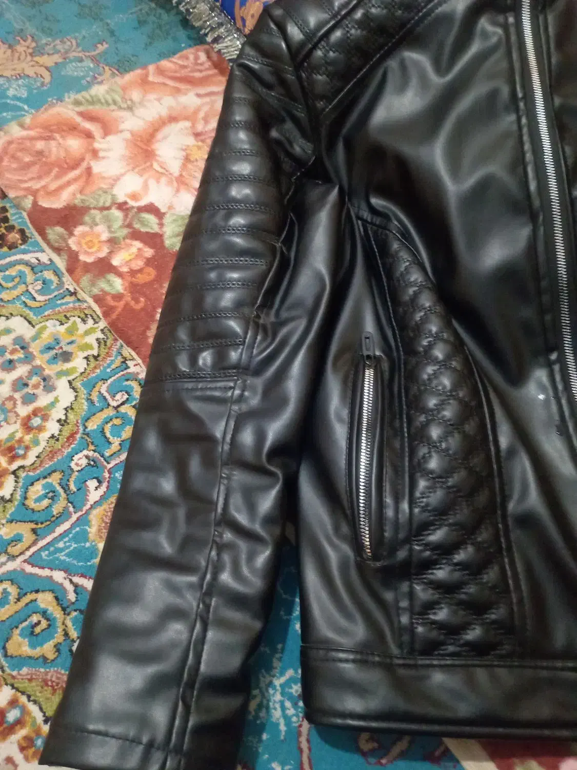 کافشنچرمی|لباس|ایرانشهر, |دیوار