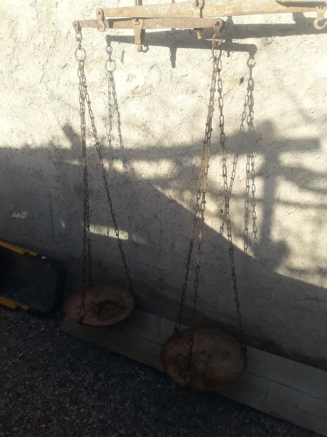 ترازو قدیمی|کلکسیون اشیاء عتیقه|کرمان, |دیوار