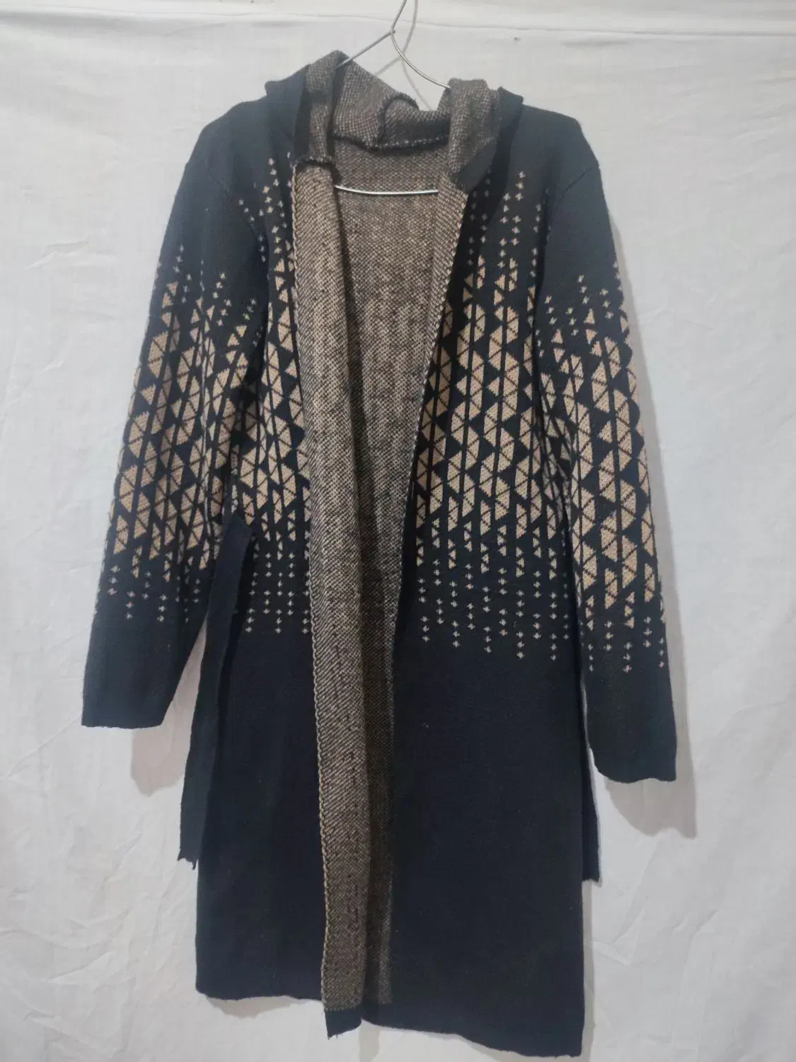 مانتو|لباس|مشهد, کشف|دیوار