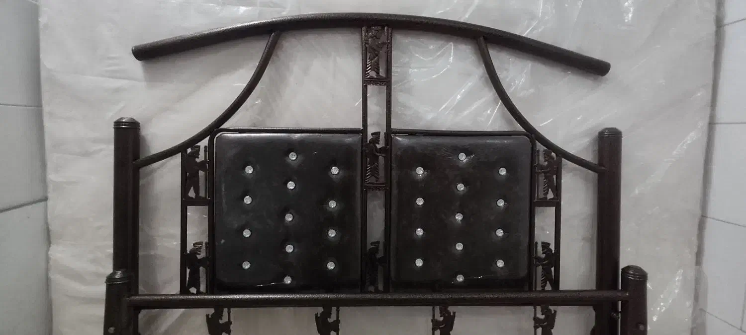 تختخواب و تشک دو نفره کاملآ نو و بدون خرابی|تشک تختخواب|برخوار, |دیوار