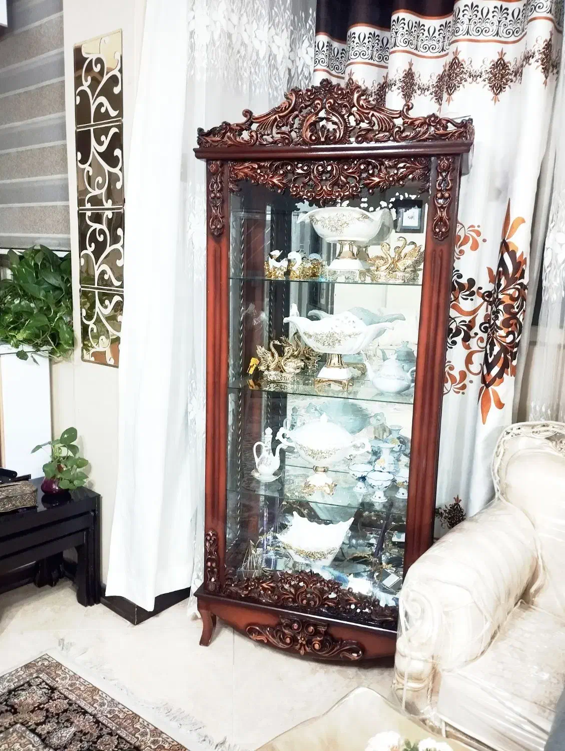 بوفه چوبی|بوفه، ویترین، کنسول|شیراز, سینما سعدی|دیوار