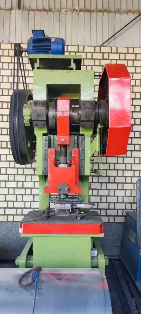 خرید وفروش دستگاه های صنعتی پرس تراش گیوتین خم کن|ماشینآلات صنعتی|مشهد, امیریه|دیوار