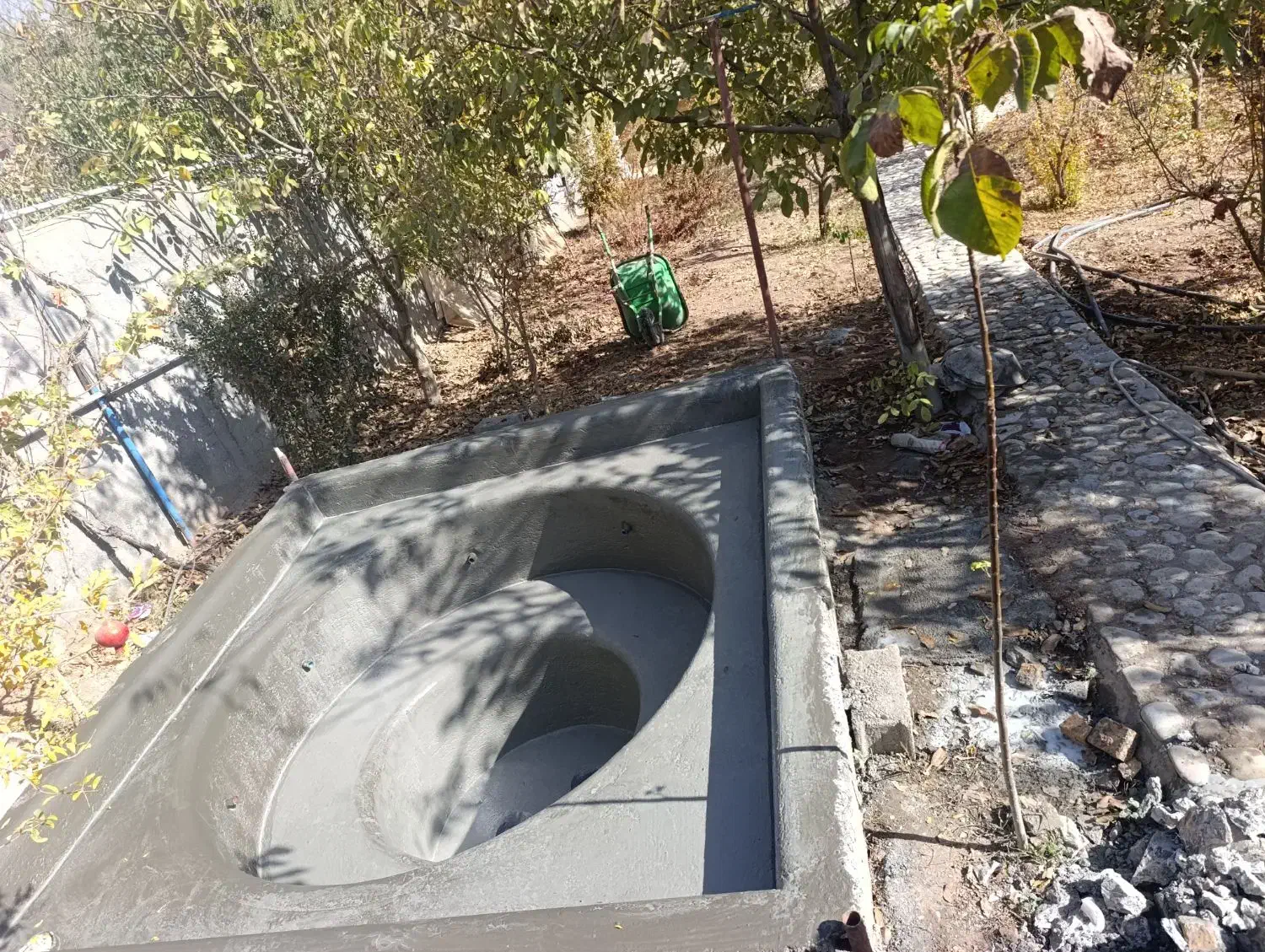 سیمانکاری دیوار حیاط چاله آسانسور و سوله های شرکتی|خدمات پیشه و مهارت|آبیک, |دیوار