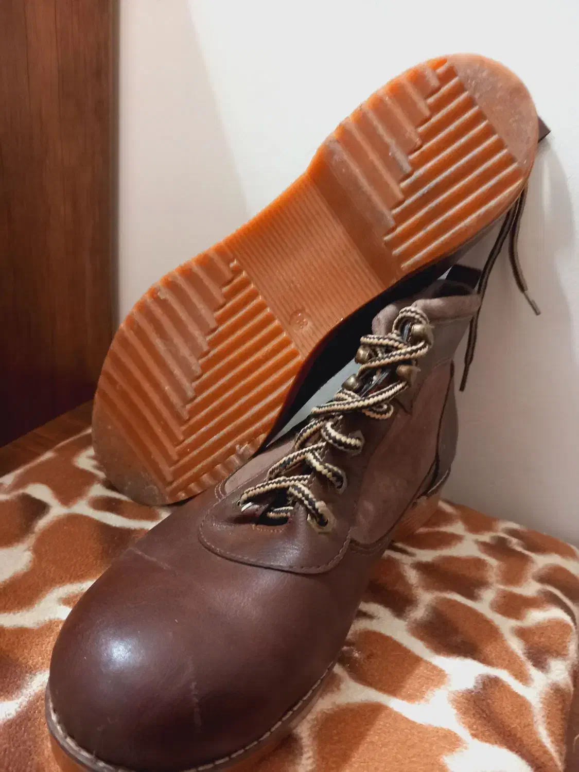 نیم بوت تیمبرلند|کیف، کفش، کمربند|پرند, فاز ۶|دیوار