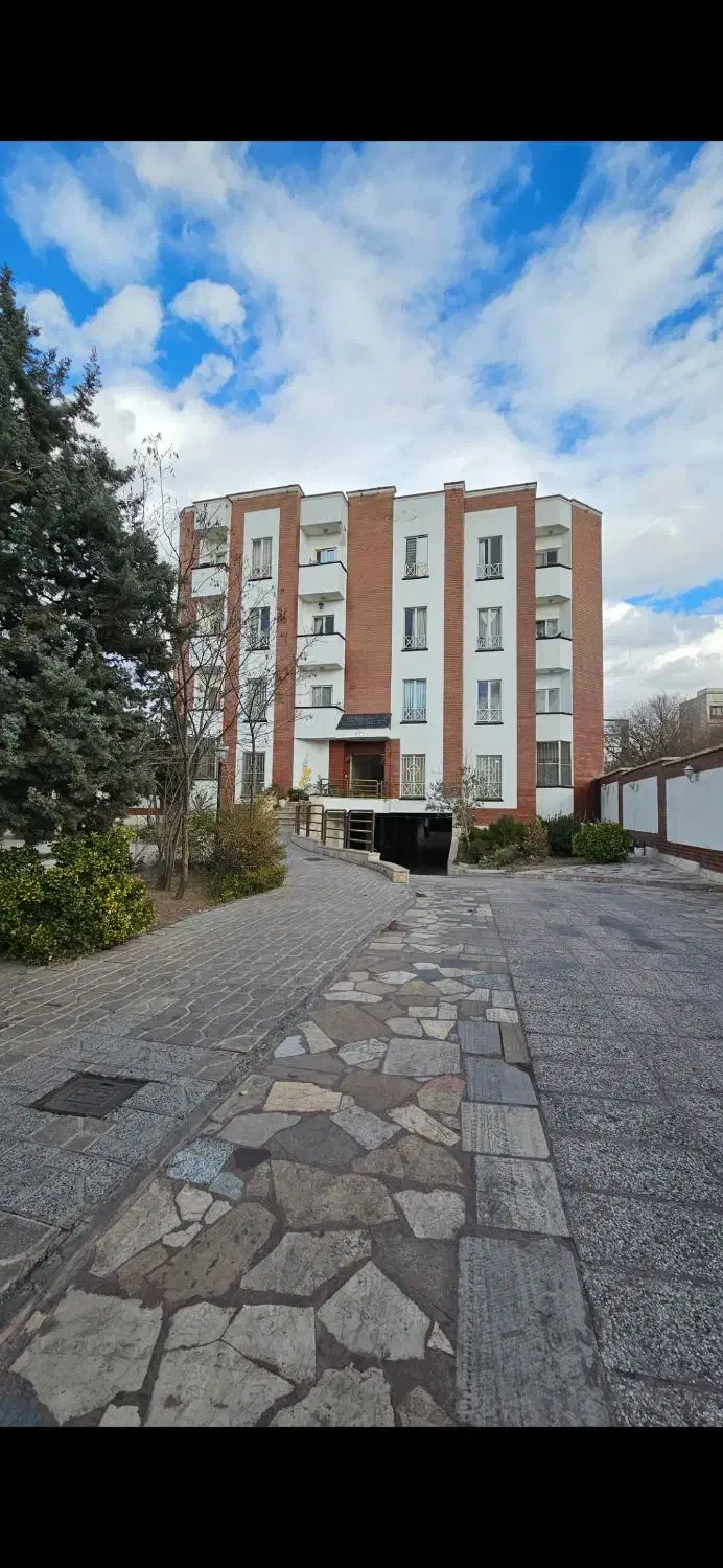 استخدام سرایدار و نگهبان مجتمع مسکونی|استخدام سرایداری و نظافت|تهران, شمیراننو|دیوار