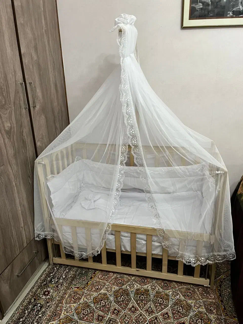 تخت کودک (چوبی)|تخت و صندلی بچه|رشت, لاکانی|دیوار