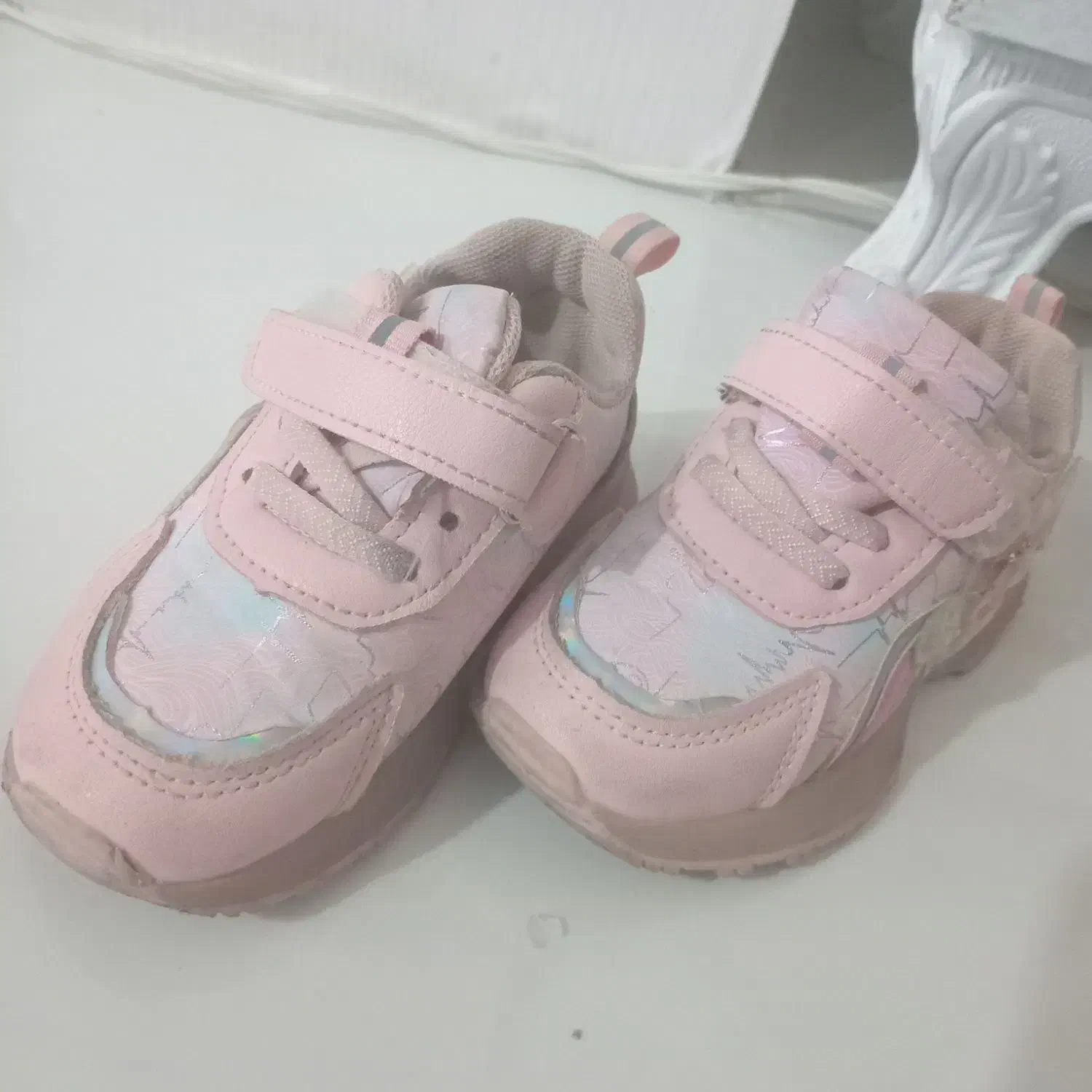 دوجفت کفش دخترانه در دوسایز متفاوت. سالم هستن.|کفش و لباس بچه|قوچان, |دیوار