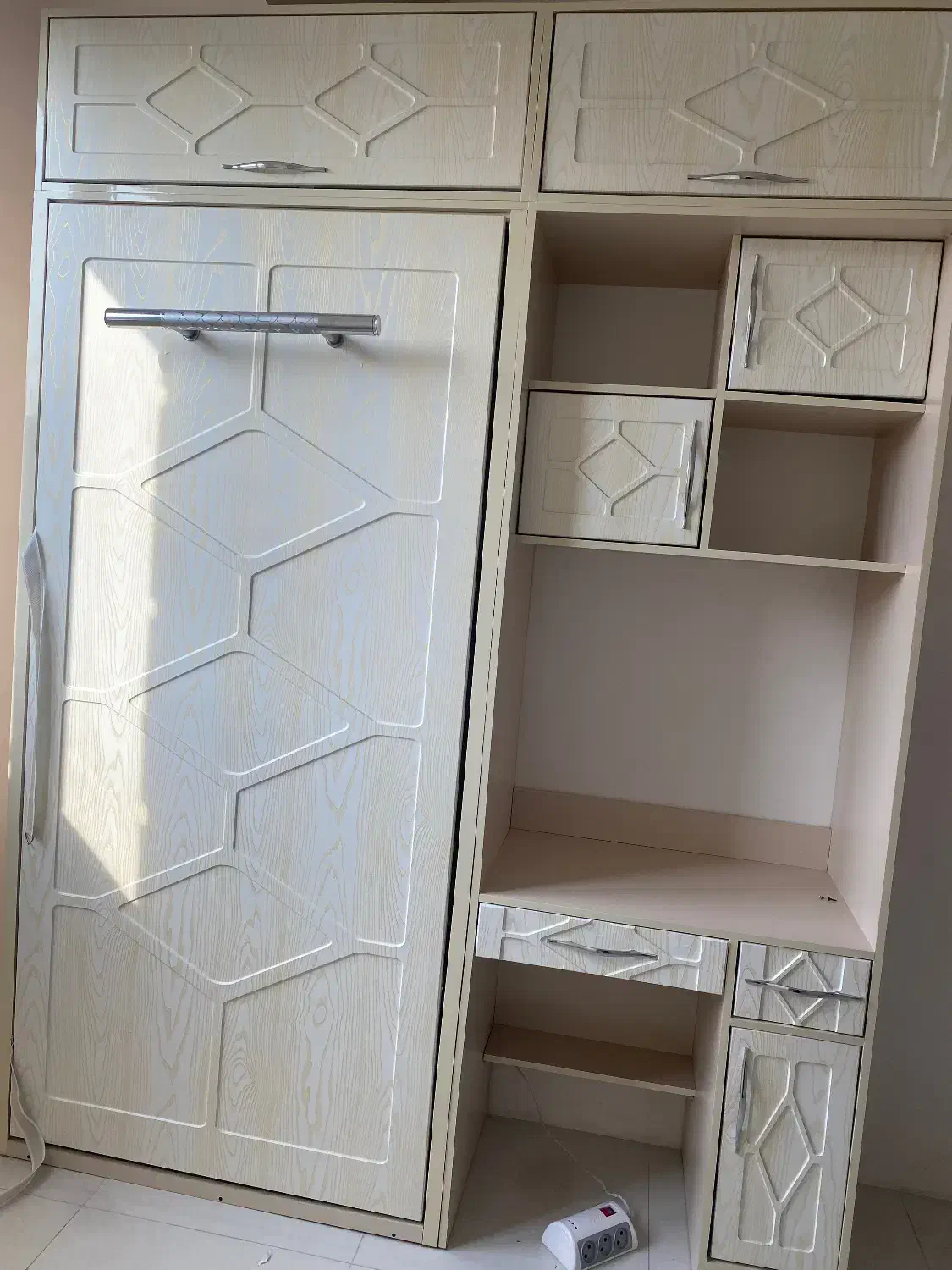 ست میز تحریر و تخت تا شو ممبران|تخت و سرویس خواب|تهران, هفده شهریور|دیوار