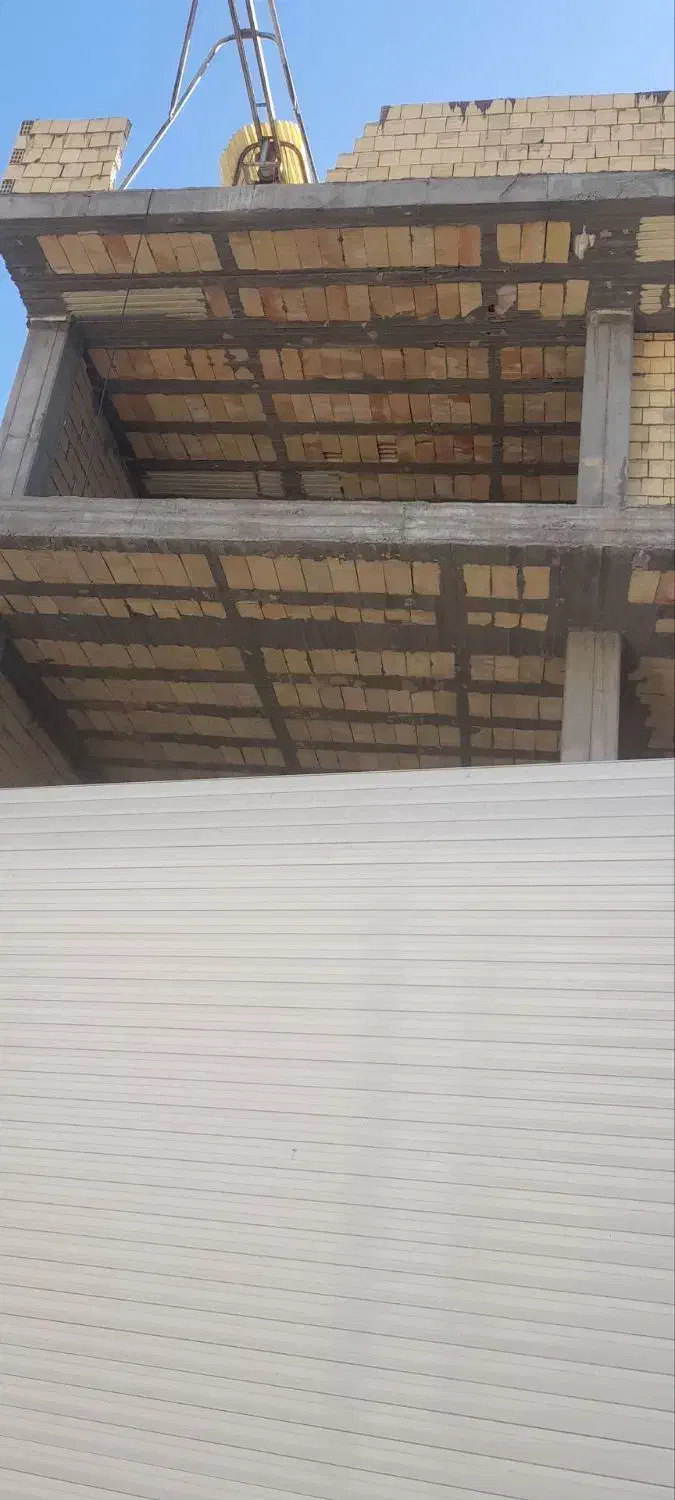 فروش منزل سه طبقه سفت کاری|فروش خانه و ویلا|زاینده رود, |دیوار