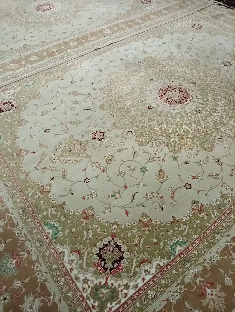 گازفردارو میزتلوزیون ام دی اف و فرش۱۲متری جفت|حراج|خمینیشهر, |دیوار